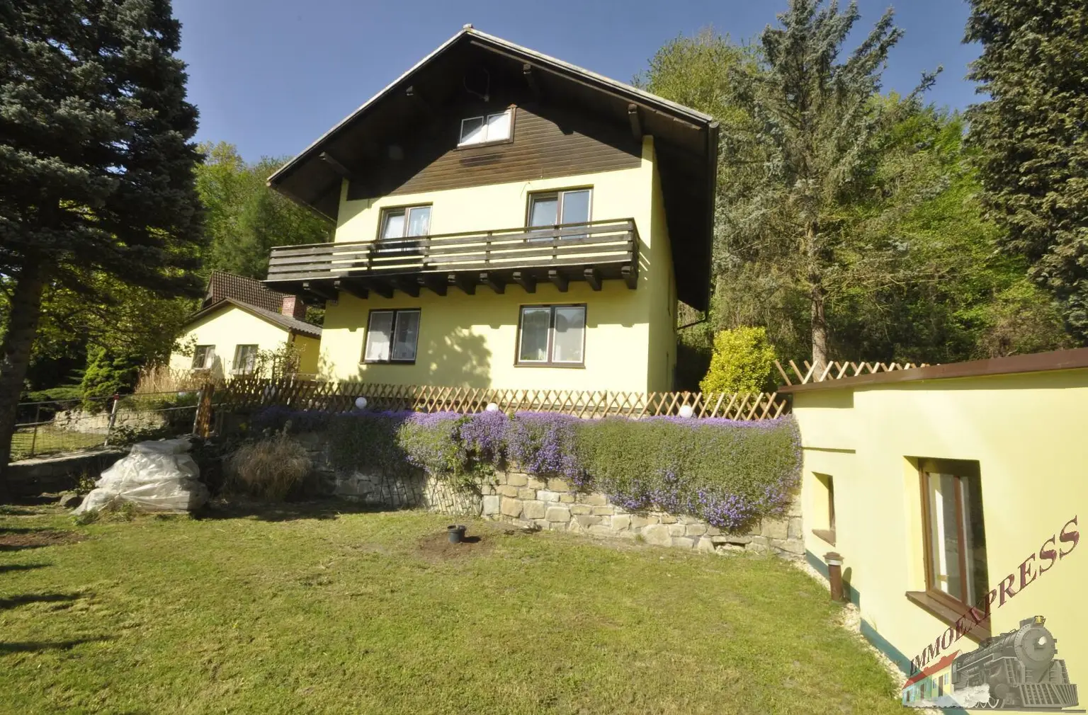 2-Parteien-Haus mit 2 Wohnungen zu je 112 qm und 67 qm in Rotheau