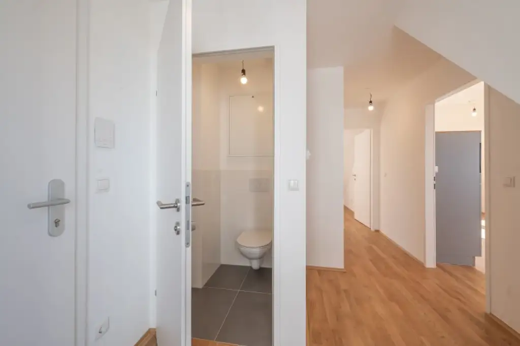 ++NEU++ Hochwertige 2-Zimmer DG-Wohnung mit zwei Balkonen, Ruhelage im Hof!