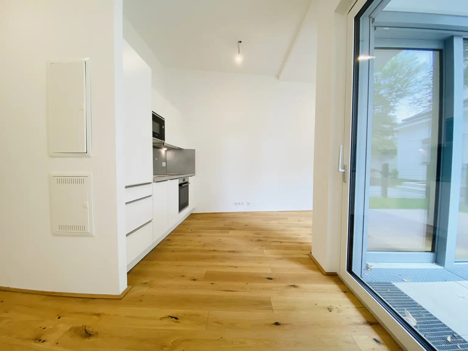 Erstbezug nach Sanierung - hofseitige Gartenwohnung mit Terrasse