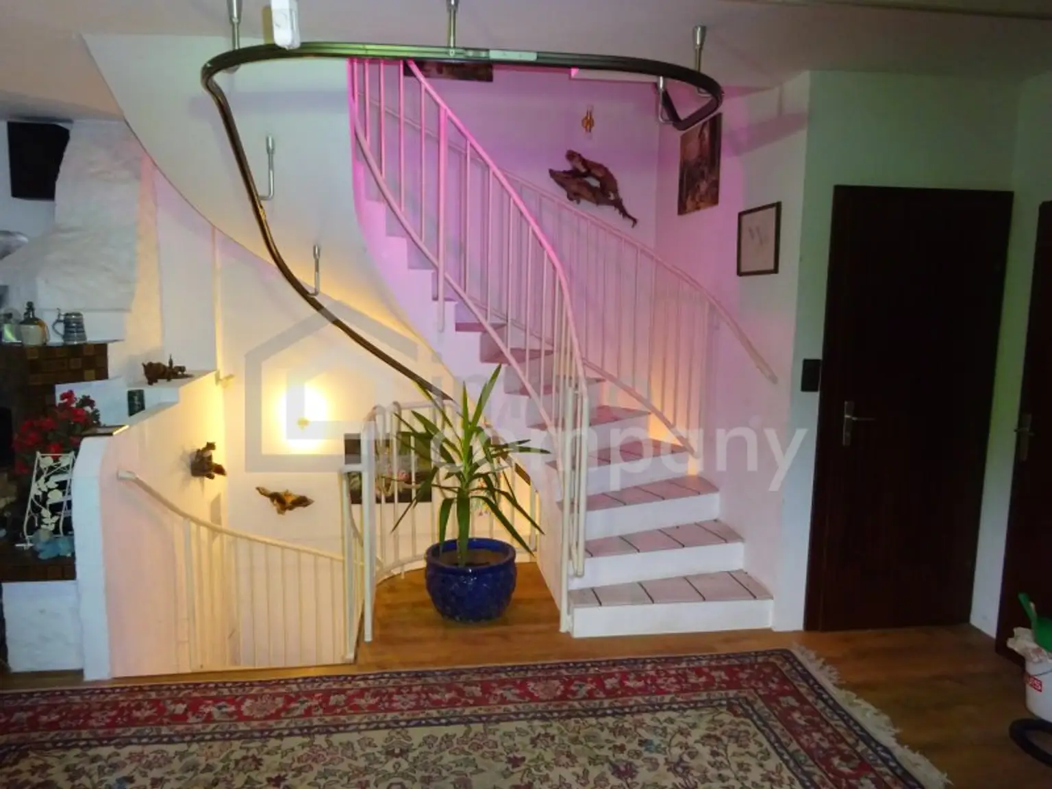 Exklusives Reihenmittelhaus in 1130 Wien – 10 Zimmer, Garten, Balkone- barrierefrei!