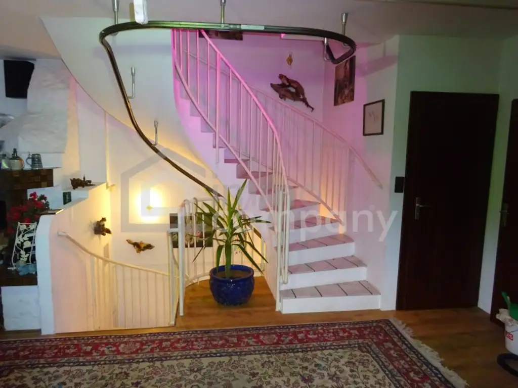 Exklusives Reihenmittelhaus in 1130 Wien – 10 Zimmer, Garten, Balkone- barrierefrei!