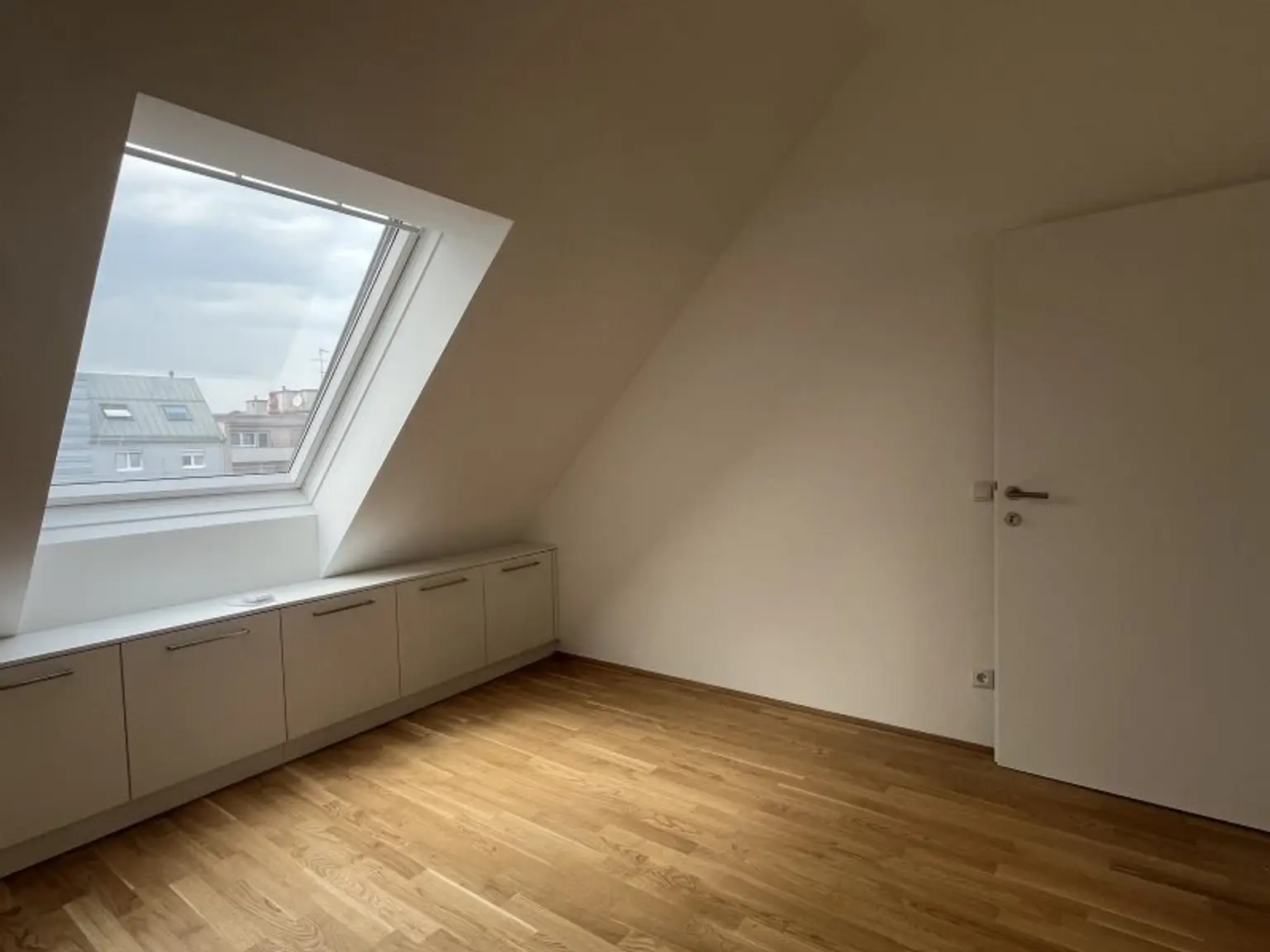 Wunderschöne 4 Zimmer Dachterrassenwohnung mit Garagenplatz in Top Lage