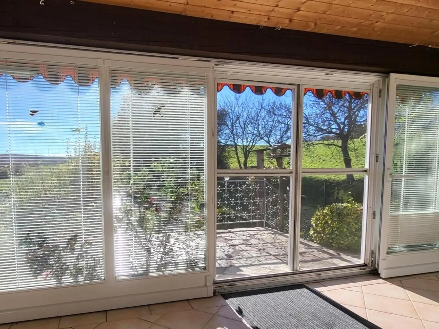 MASSIVHAUS MIT IDYLLISCHEM GARTEN IN SCHÖNER HÖHEN-AUSSICHTSLAGE