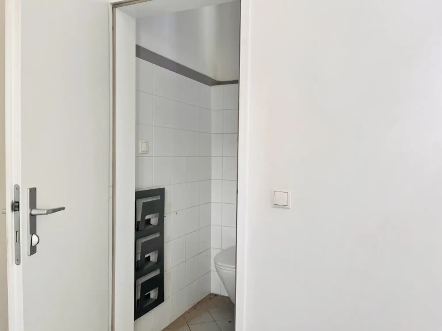 Nähe Alte Donau! 4-Zimmerwohnung mit Potenzial –  (Loggia 17 m2 eingereicht, WG tauglich!)