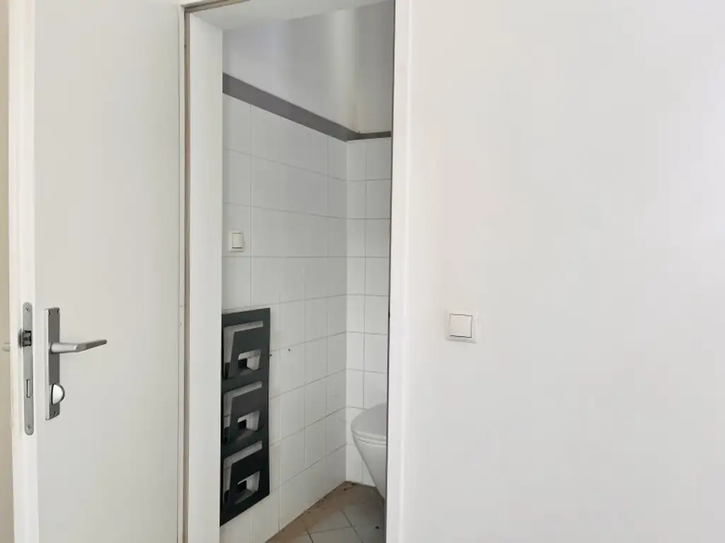 Nähe Alte Donau! 4-Zimmerwohnung mit Potenzial –  (Loggia 17 m2 eingereicht, WG tauglich!)