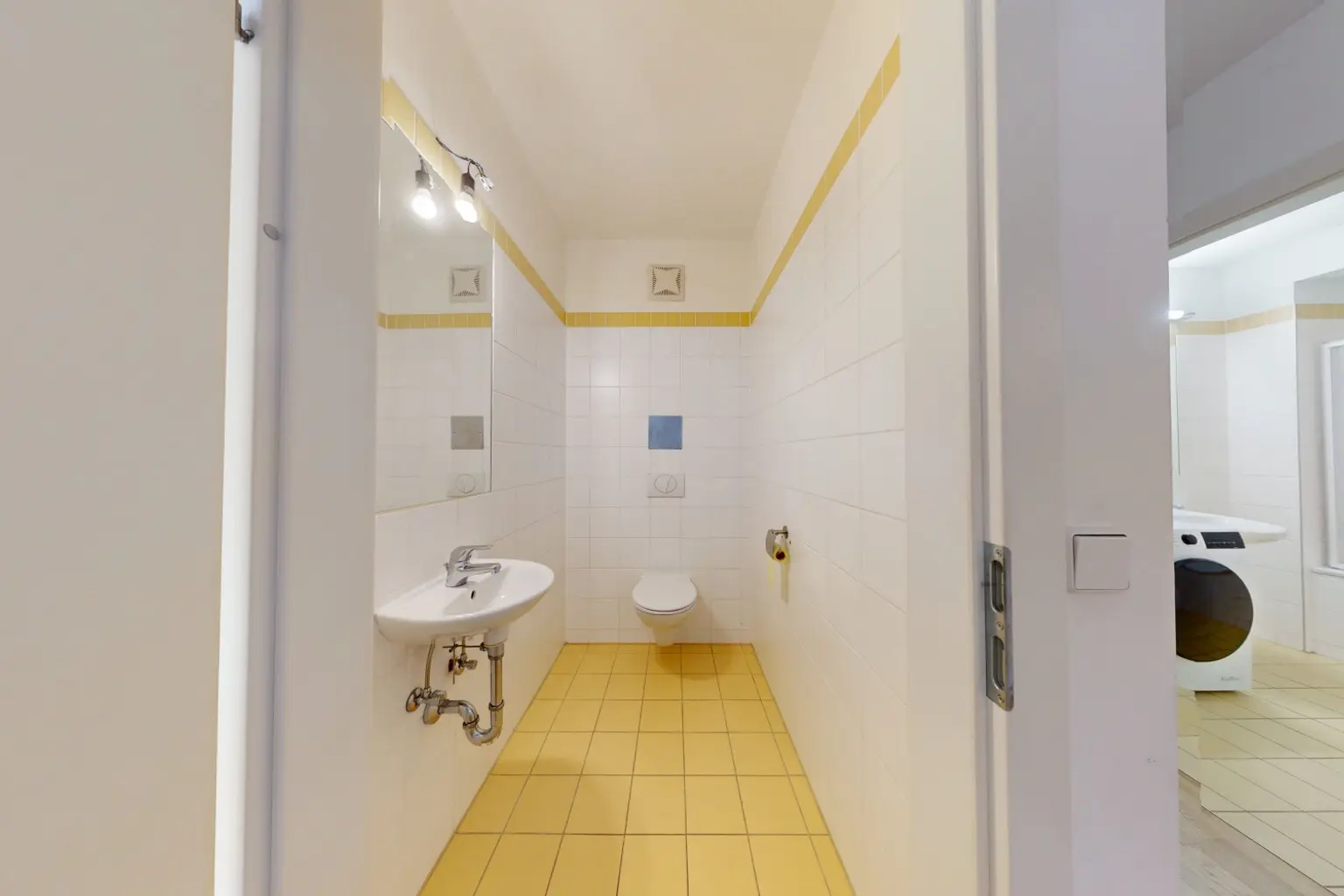Historischer Charme trifft moderne Wohnqualität – 
3-Zimmer-Wohnung mit Innenhof-Terrasse