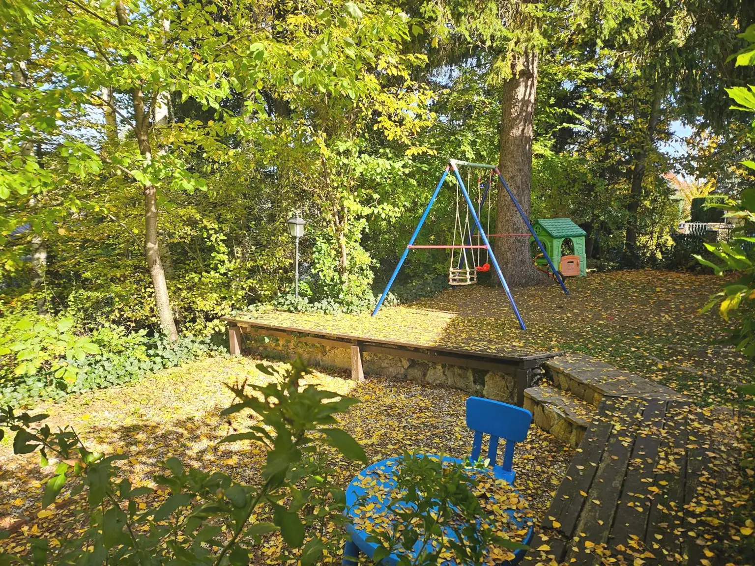 Baugrund mit Häuschen in ruhiger Lage!