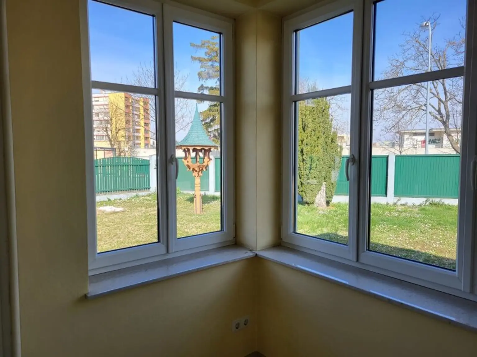 Charmante Villa mit weitläufigem Garten, Wintergarten & vielseitigen Wohnbereichen by Lifestyle Properties