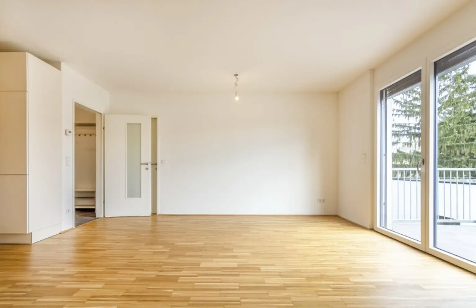**Hofseitiger Balkon** Modernes Wohnen in ruhiger Lage