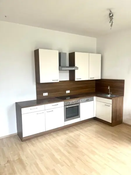 Nähe Alte Donau! 4-Zimmerwohnung mit Potenzial –  (Loggia 17 m2 eingereicht, WG tauglich!)