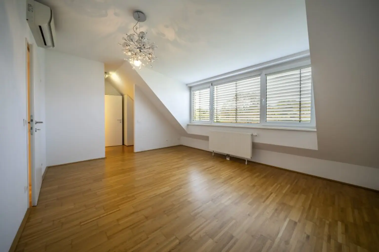 SAARPARK - AUSBLICK** Dachgeschosswohnung mit Innenhofterrasse **