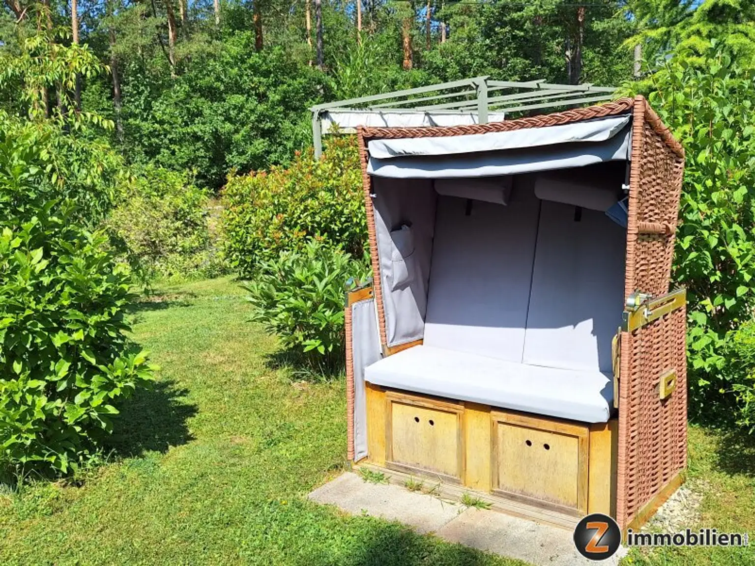 Gepflegtes Landhaus mit Naturgarten zum Sofortbezug
