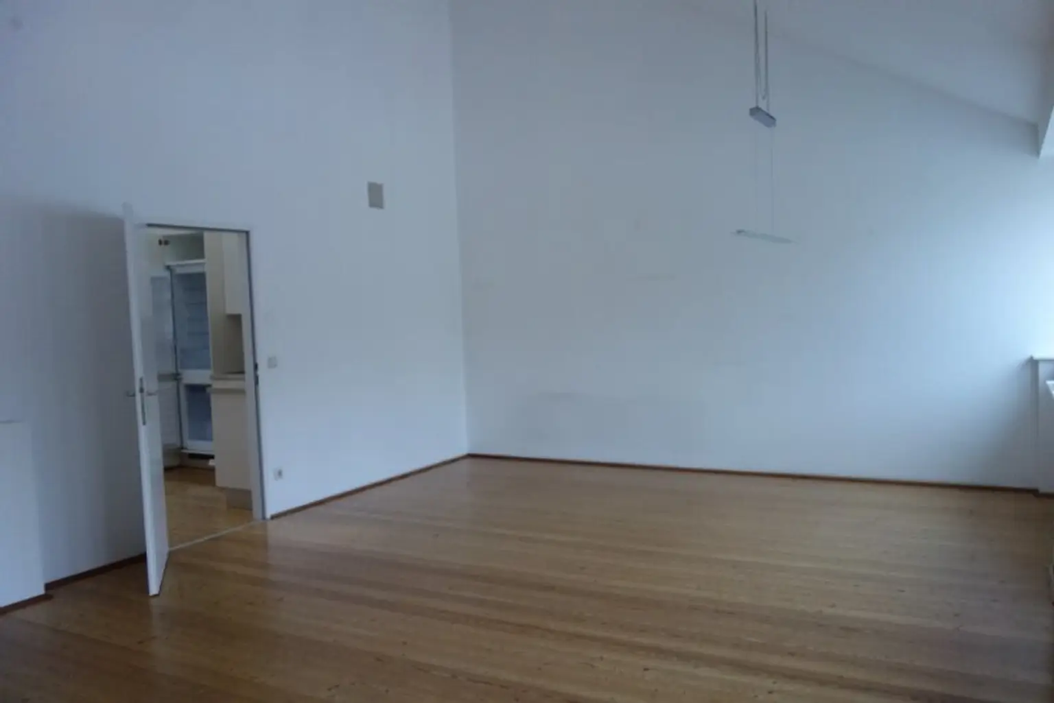 Charmante 64,70m2 DACHWOHNUNG mit 5,42 m2 Terrasse - Nähe U3