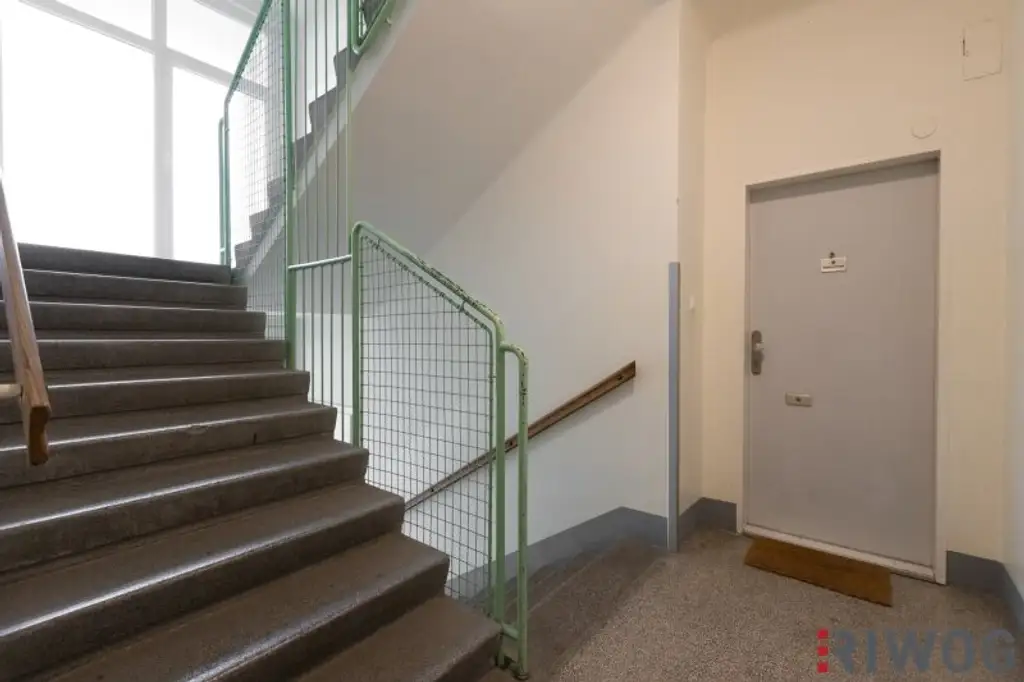 SEHR RUHIG // TOP LAGE NAHE U-BAHN // Sanierungsbedürftig