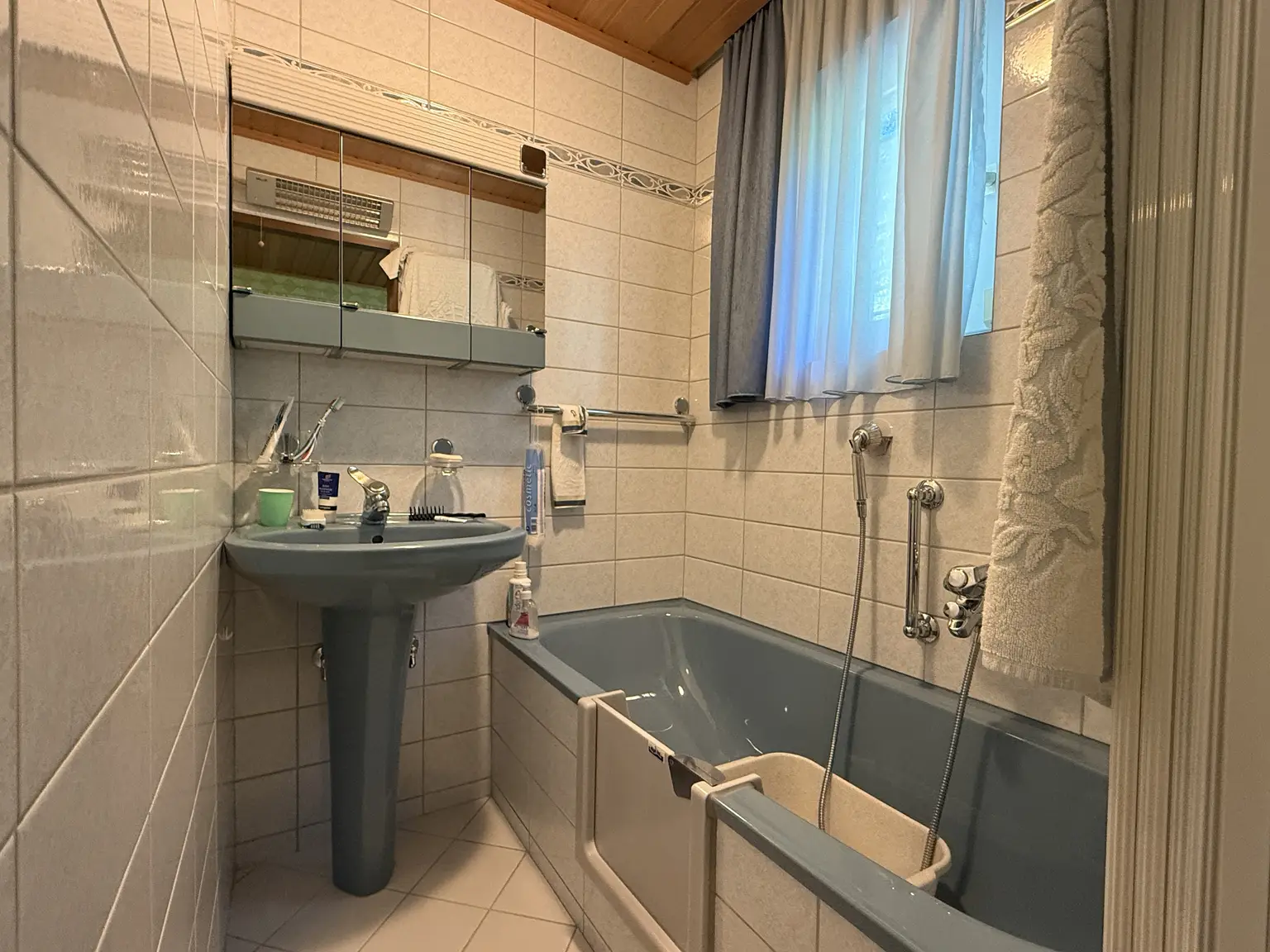 Südwest-Loggia mit Fernblick ins Grüne | Garage und Carport-Stellplatz | Absolute Ruhelage