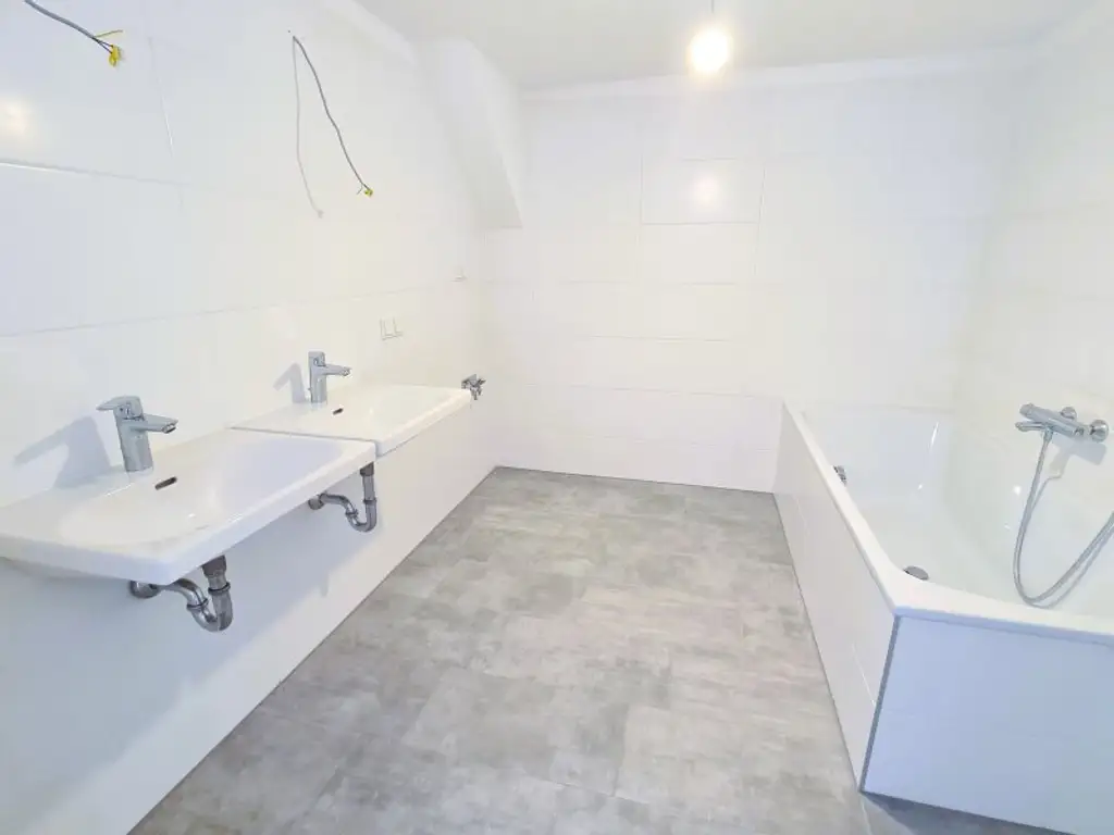 Hier müssen Sie schnell sein - AB SOFORT BEZIEHBAR!! Tolle 3 Zimmerdachgeschosswohnung + zwei Terrassen! Absolute Toplage! U1 Kagranerplatz!
