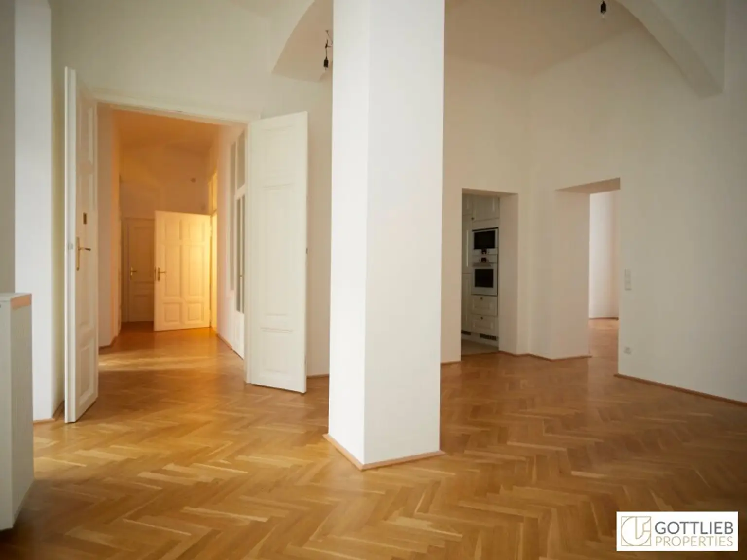Bestlage Hamerlingplatz! 6-Zimmer-Stilaltbau-Apartment mit herrlicher West-Loggia und optionalem Tiefgaragenplatz in Grünruhelage