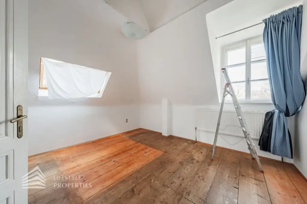 Exklusives Baugrundstück in einzigartiger Lage mit Einreichplanung!