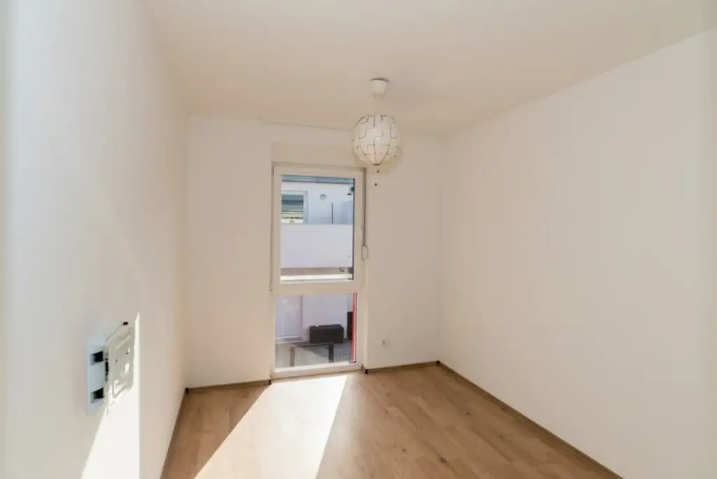 Schöne 3 Zimmerwohnung mit Balkon und 2 PKW Stellplätzen