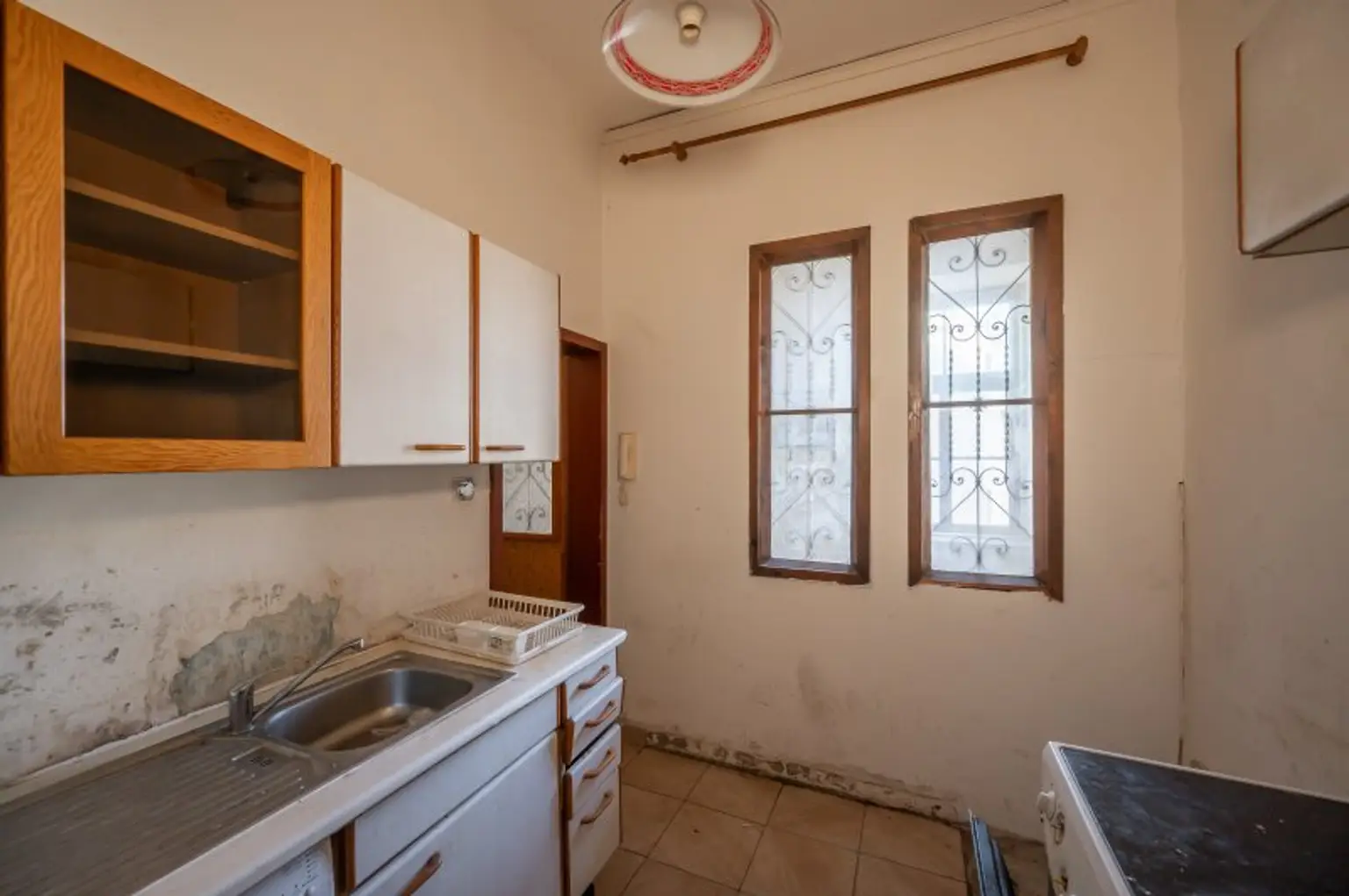 ++NEU++ sanierungsbedürftige 3,5-Zimmer Altbauwohnung