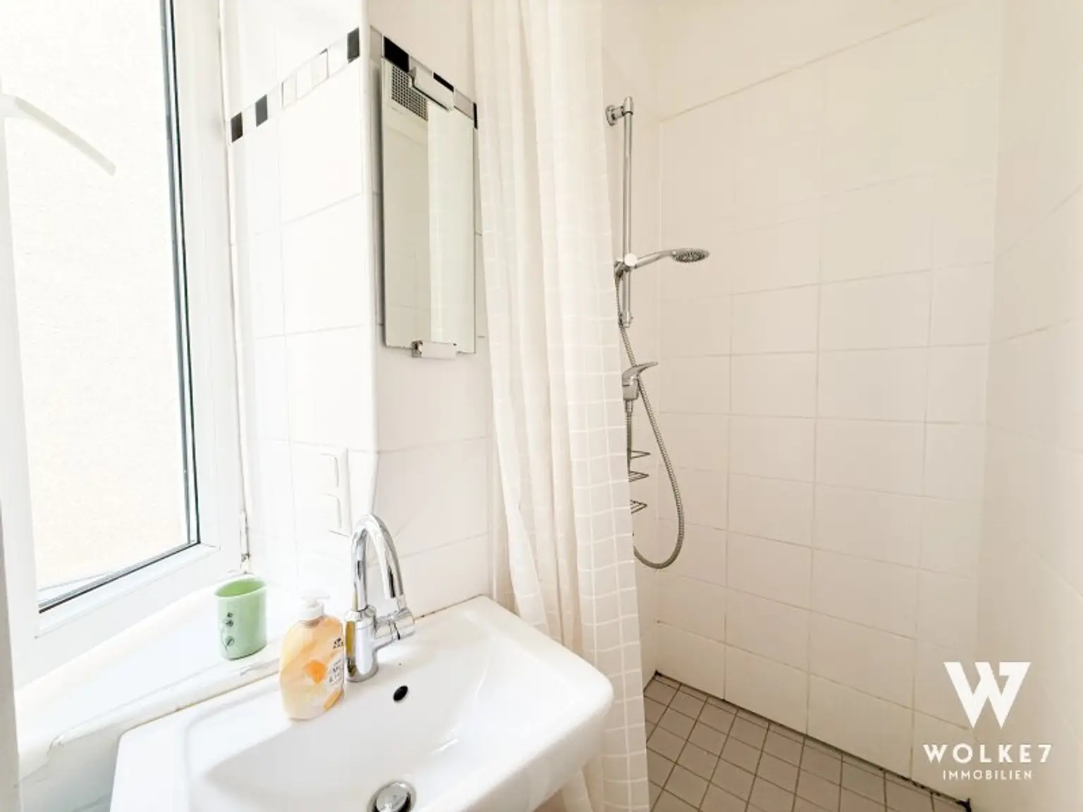 Sonnige, stilvolle 5-Zimmer-Altbauwohnung im sanierten Gründerzeithaus – ideal für WGs oder Familien