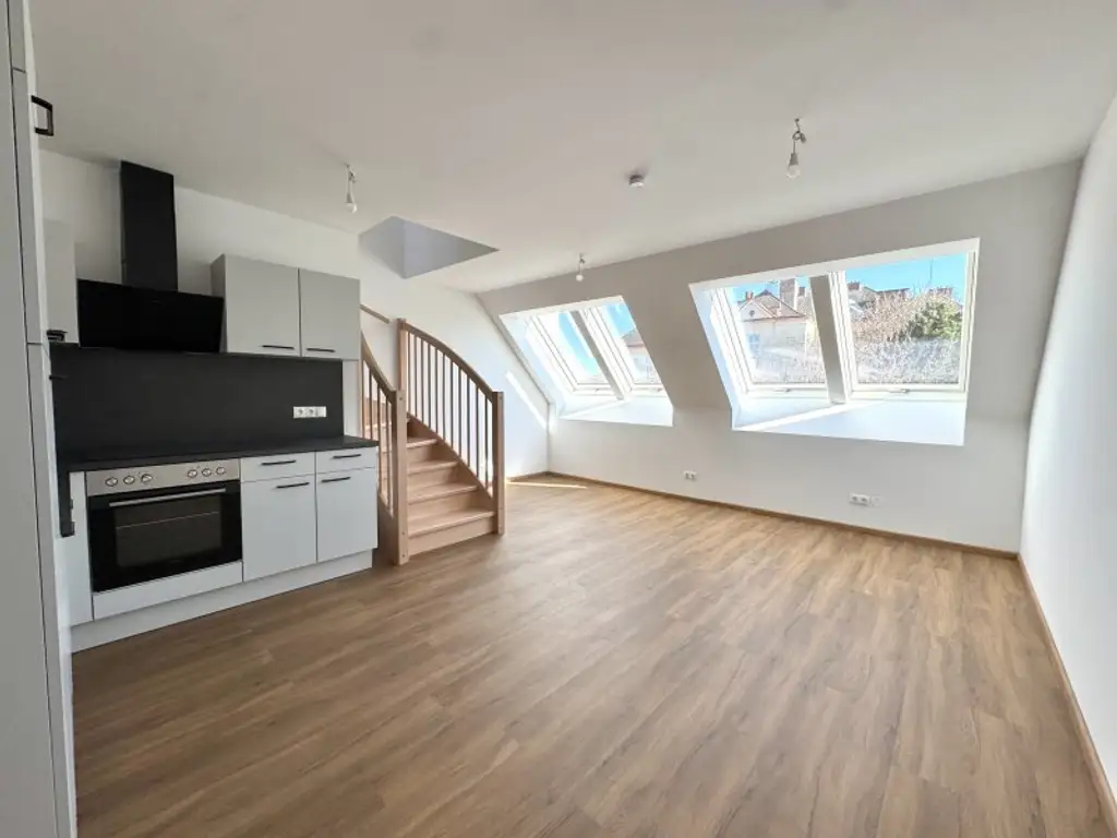 Hochwertige Dachgeschosswohnung mit Terrasse sowie Klimaanlage - Erstbezug - Unbefristet