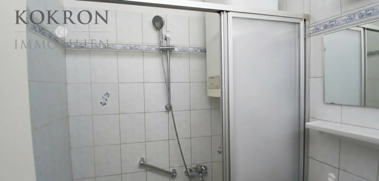 Badezimmer mit Wanne