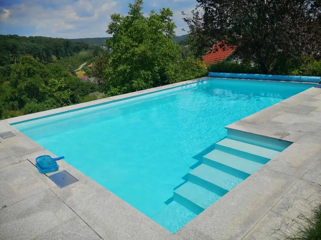 Tolles Baugrundstück mit Fernblick und Sommerhaus