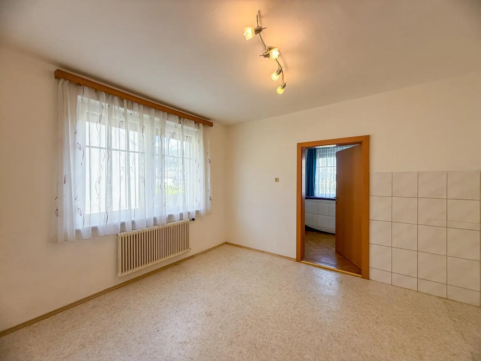 *** Gemeinschaftsprojekt oder Investment? Zwei Häuser, sechs Stellplätze, großes Grundstück in Toplage! ***