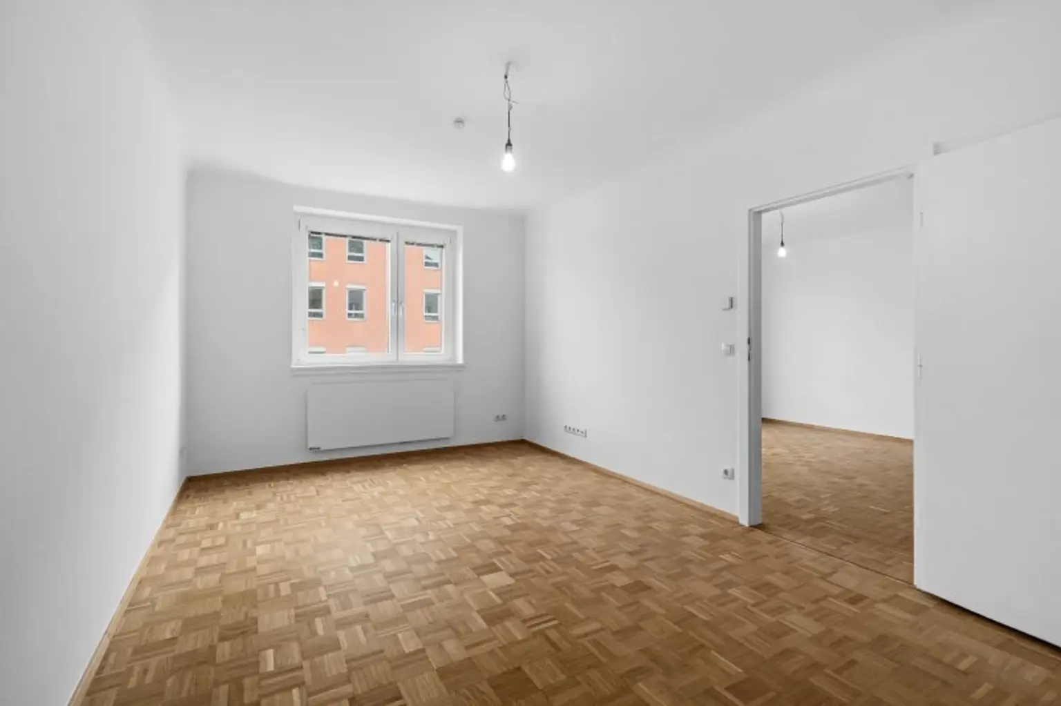 Tolle 2-Zimmer Wohnung mit Balkon & ganz neue Küche ! Verkehrsgünstig gelegen ! UNBEFRISTET !