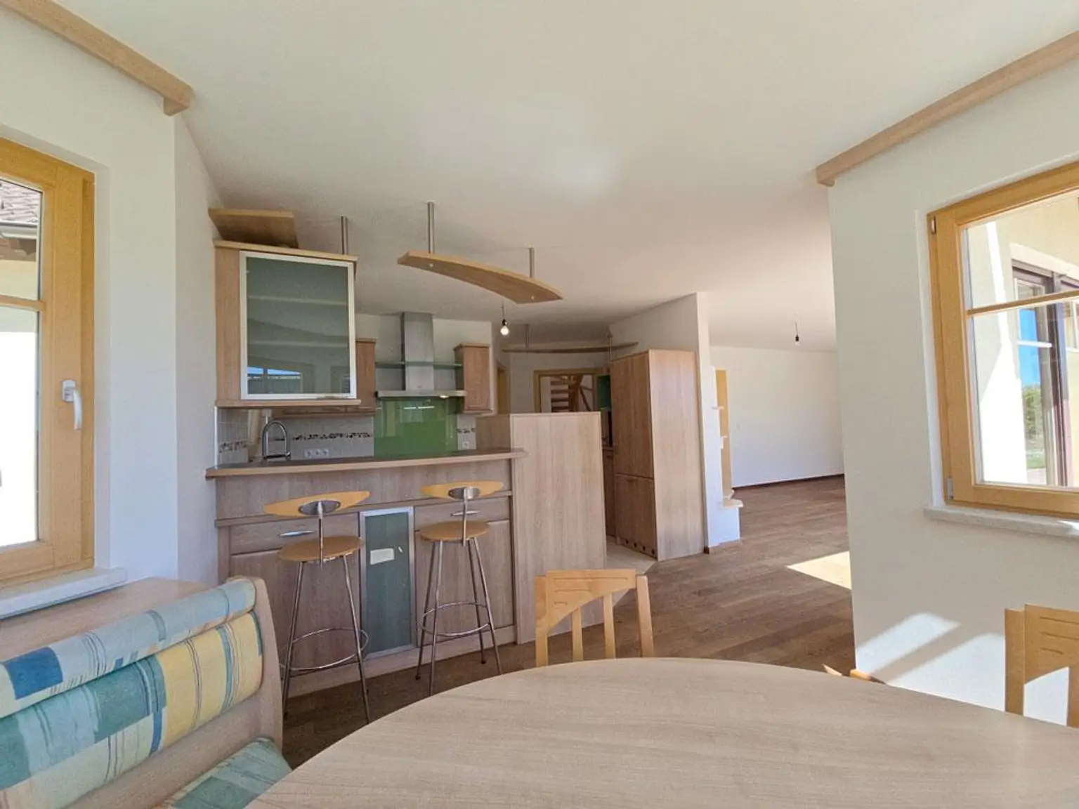 3701 Großwiesendorf/bei Großweikersdorf: Wunderschönes Einfamilienhaus mit Wohnkeller, Doppelgarage und Weinröhre