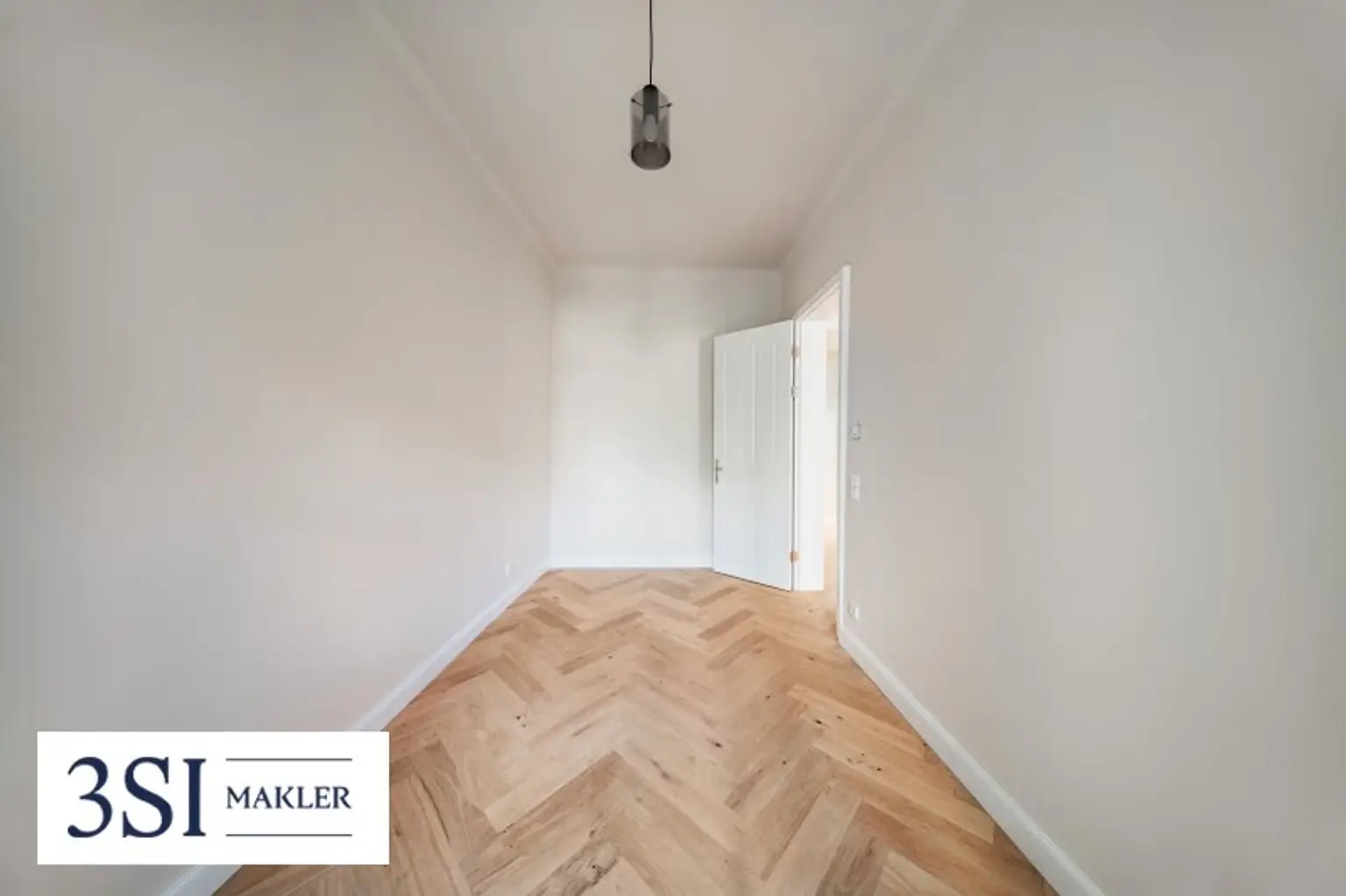 Wohnen beim Schloss Belvedere: Erstbezug im Stilaltbau mit 2 Balkonen und Klimaanlage!