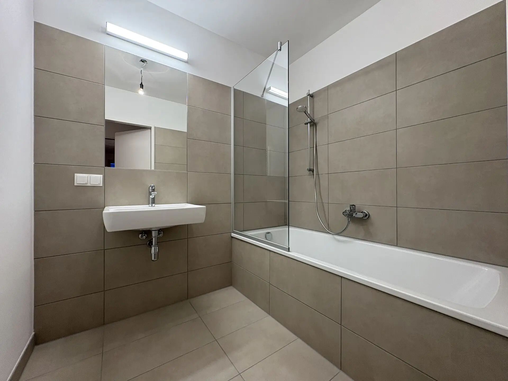 20251212_145502901_iOS