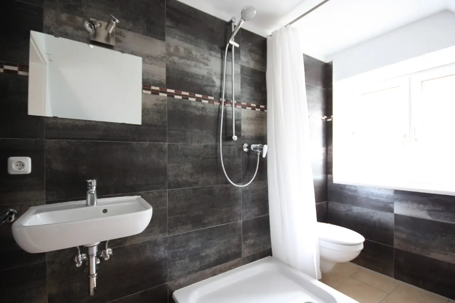 Duschbad DG (Fotos einer vorigen Vermietung)