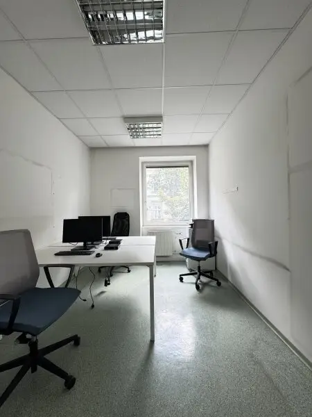 Zentrale Bürofläche mit 10 Zimmern und Stellplatz – ideal für Praxis oder Kanzlei