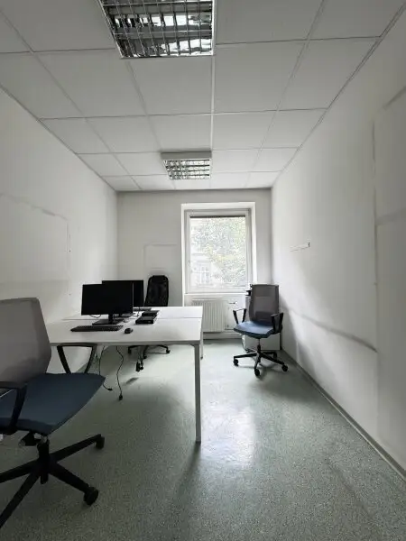 Zentrale Bürofläche mit 10 Zimmern und Stellplatz – ideal für Praxis oder Kanzlei