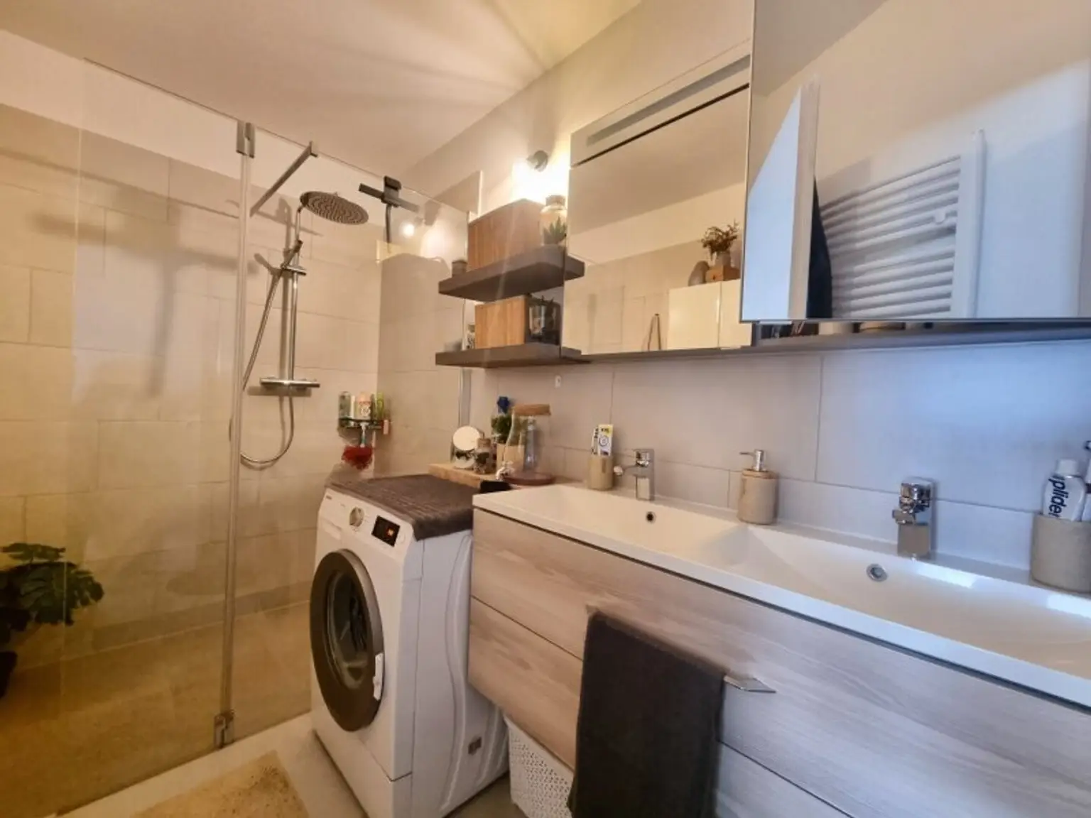 Bereit für den Einzug - Zentrale 3-Zimmer-Wohnung mit separater Küche - Ideal für Familien oder WGs!