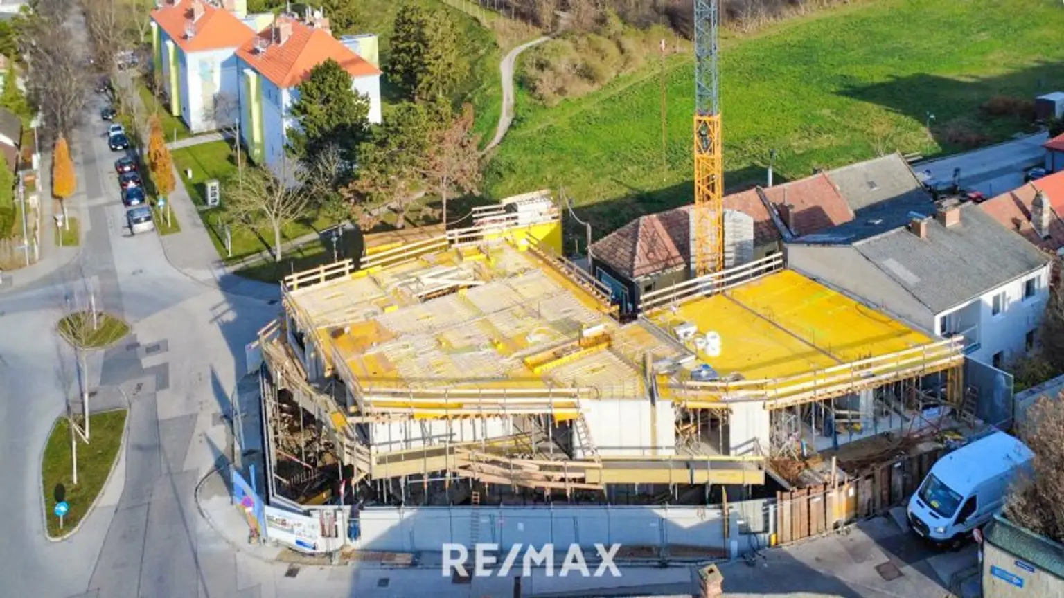 Erstbezug-Doppelhaushälften in Schwechat mit Luxus-Ausstattung und Panoramablick über den Felmeyergarten. Grünruhelage mit sehr guter Infrastruktur in Gehweite