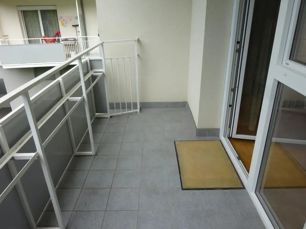 Sonnige 2,5-Zimmer-Wohnung mit Loggia und Garage!