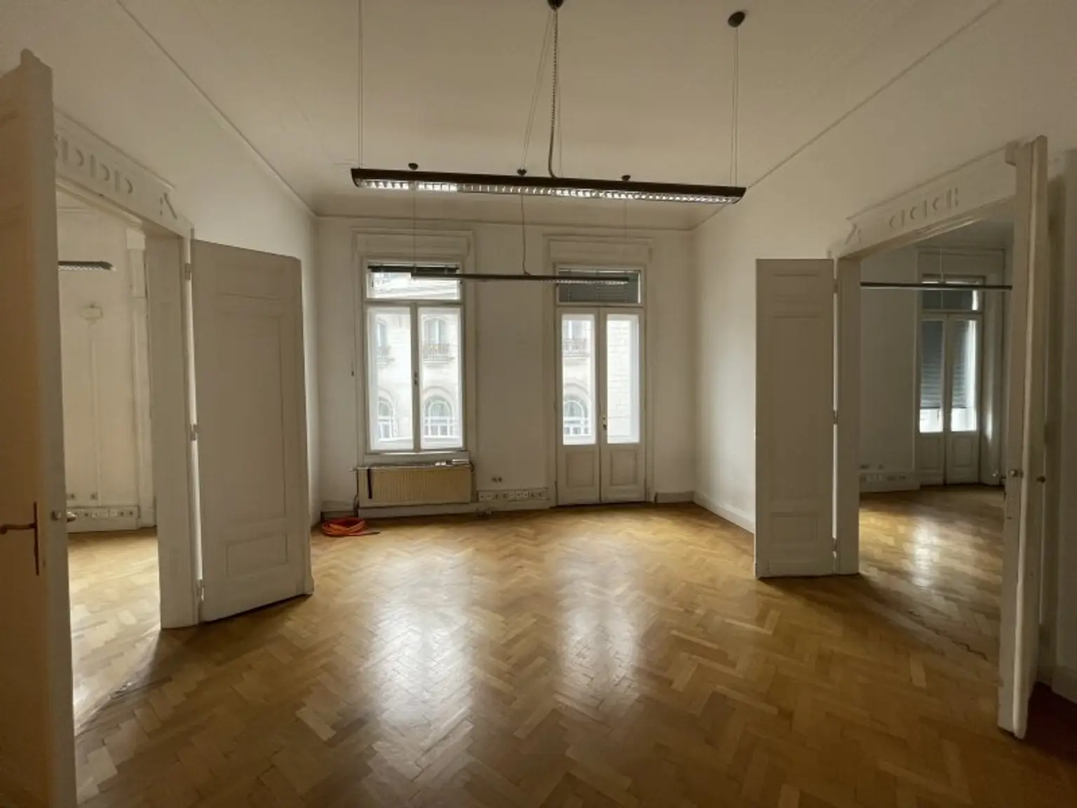 SANIERTES TOP-BÜRO -- ETAGE MIT 468 m² IN PALAIS AM SCHWARZENBERGPLATZ!