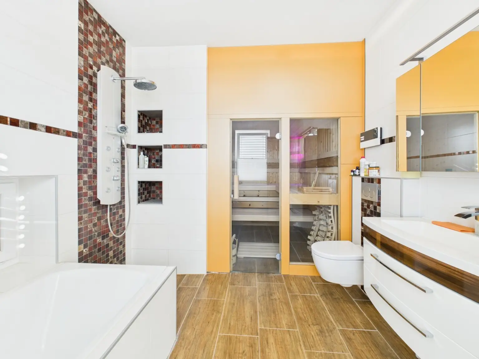 Badezimmer mit Sauna