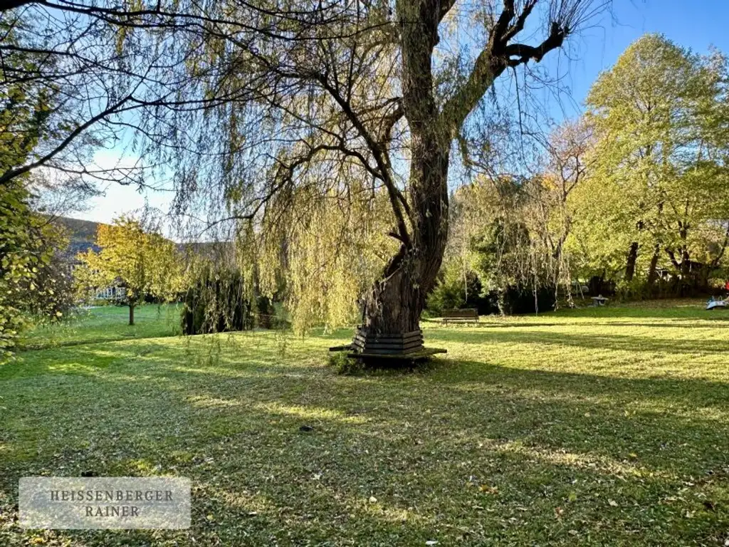 EIN PRIVATES PARADIES ZU JEDER JAHRESZEIT /// HISTORISCHES LANDHAUS MIT PARK, WALD, BACH UND BADESEE