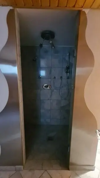 Sehr ruhige Siedlungslage - Riesige (teilbare)  Etagenwohnung mit 2 Balkonen, Garage, Sauna in einem sehr gepflegten Haus