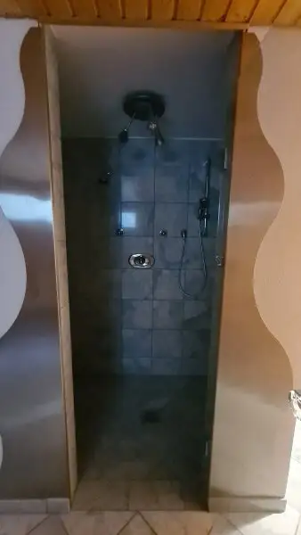 Sehr ruhige Siedlungslage - Riesige (teilbare)  Etagenwohnung mit 2 Balkonen, Garage, Sauna in einem sehr gepflegten Haus