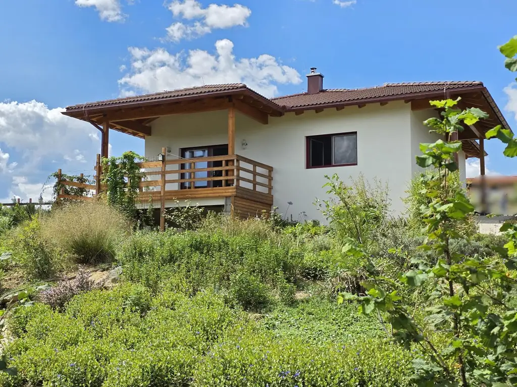 Neuwertiger Bungalow mit einzigartiger Steingartengestaltung und Naturteich
