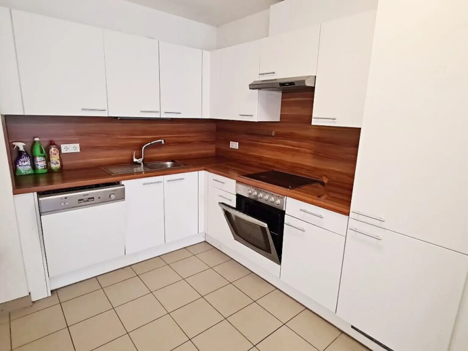 DACHGESCHOSS, gepflegte 103 m2 Neubau mit Loggia und Balkon, Wohnküche, 3 Zimmer, Wannenbad, Parketten, Holbeingasse