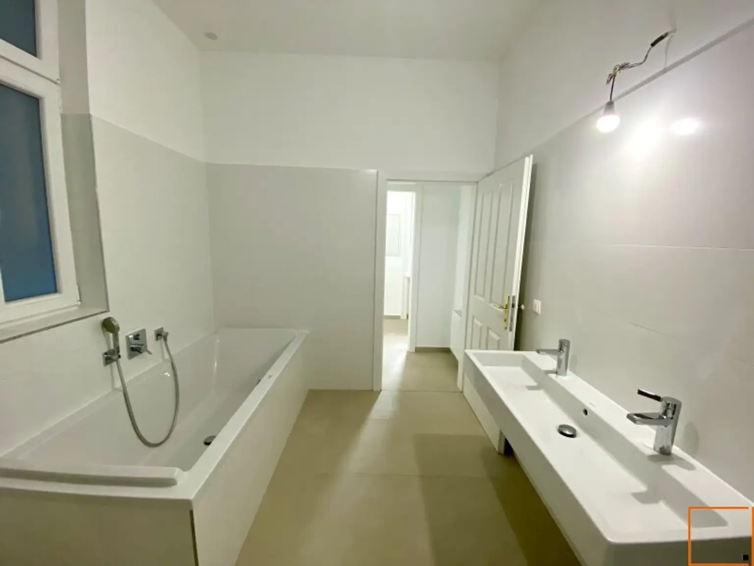 Museumsquartier: Erstbezug: Elegante 5,5 Zimmer-Altbauwohnung mit Balkon
