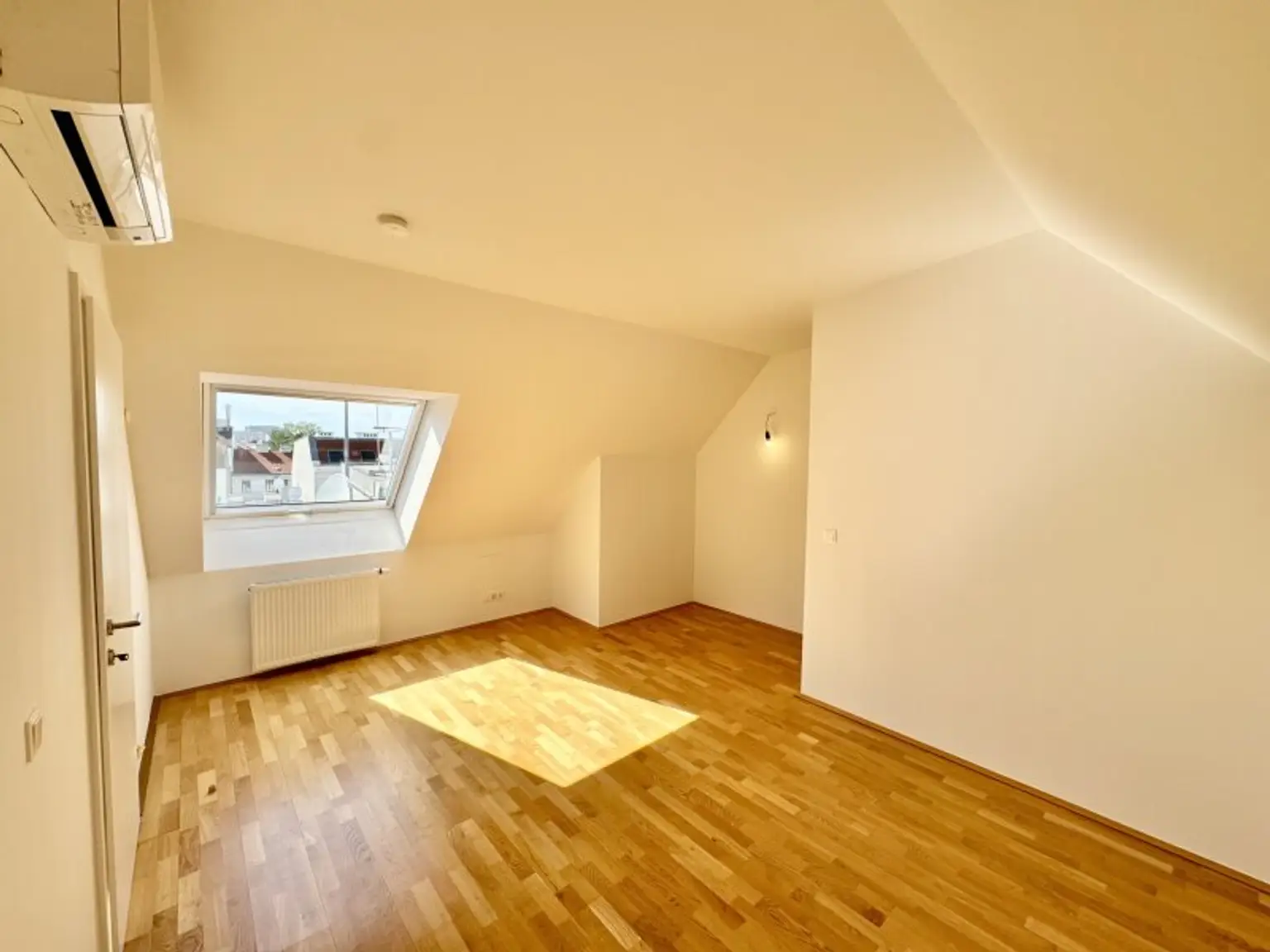 NEU! Wunderschöne Dachgeschoßwohnung mit 3 Zimmern plus großer Galerie!