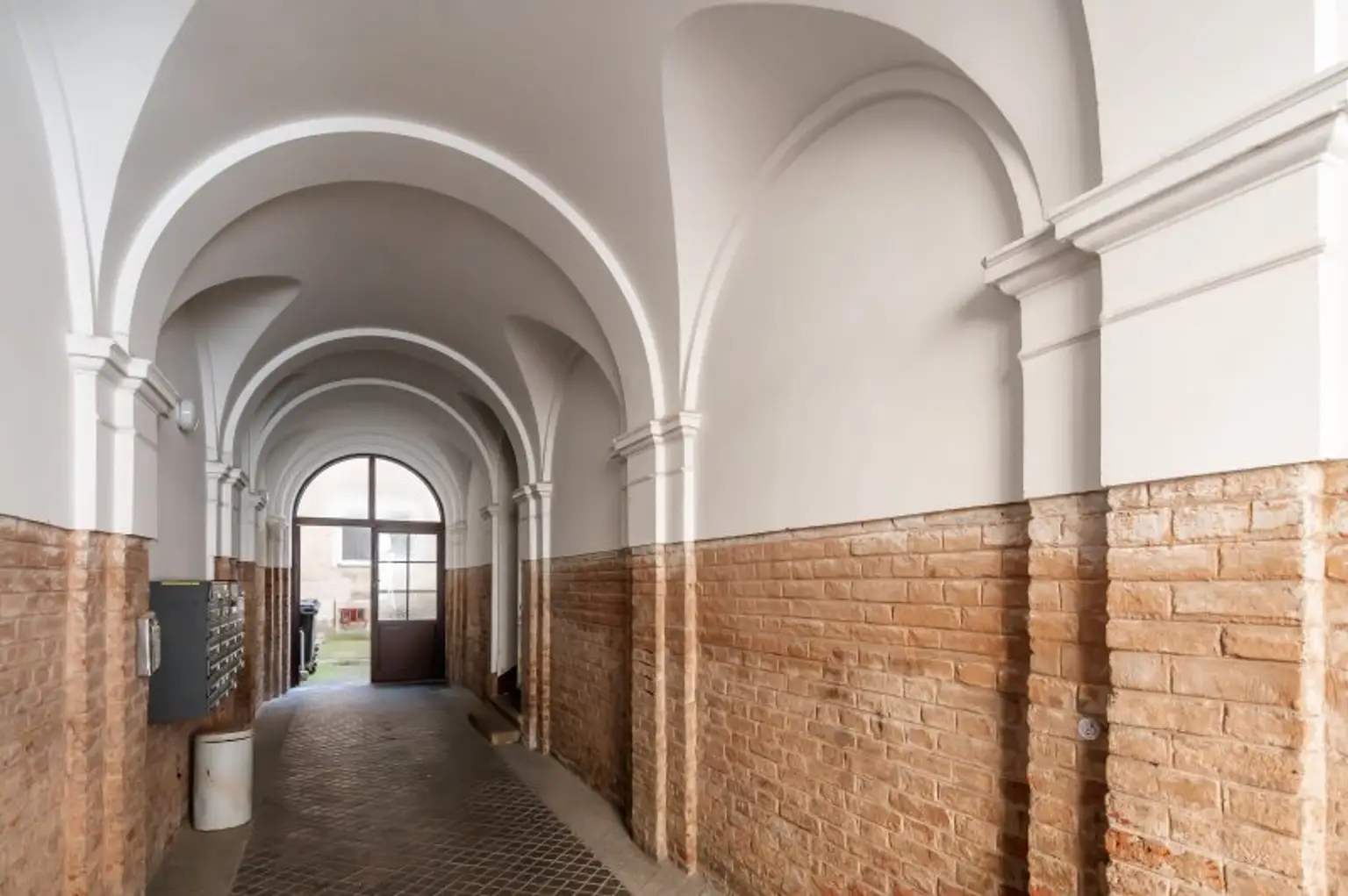++NEU++ Sanierungsbedürftige 1-Zimmer Altbau-Wohnung, viel Potenzial! Augartennähe!