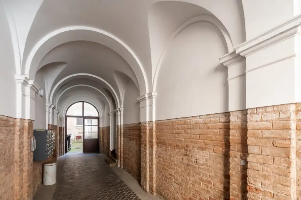 ++NEU++ Sanierungsbedürftige 1-Zimmer Altbau-Wohnung, viel Potenzial! Augartennähe!